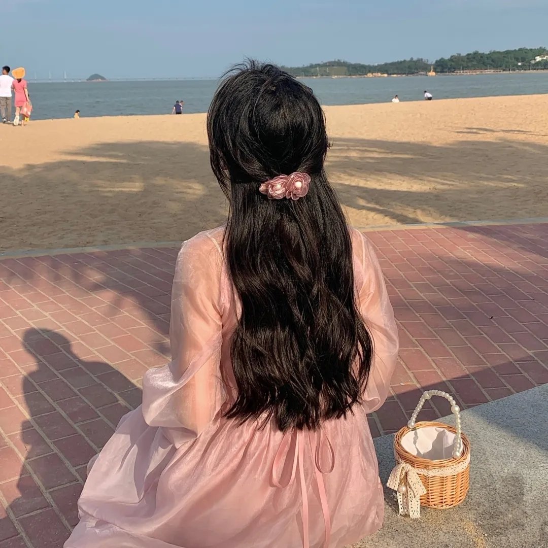 白色酢浆草海报